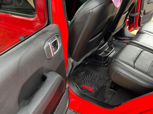 Used 2022 Jeep Wrangler Unlimited Sahara image 8