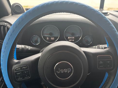 Used 2014 Jeep Wrangler Unlimited Sahara image 9