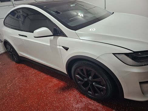 Used 2022 Tesla Model X Plaid image 2