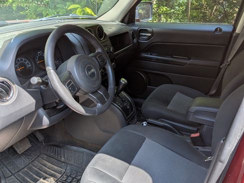 Used 2016 Jeep Patriot Latitude AWD/4WD image 8