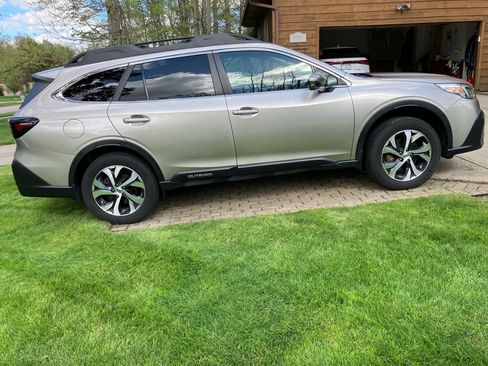 Used 2020 Subaru Outback Limited w/ Popular Package #2 AWD/4WD image 5