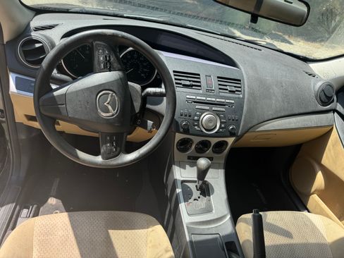 Used 2010 MAZDA MAZDA3 i Touring FWD image 11