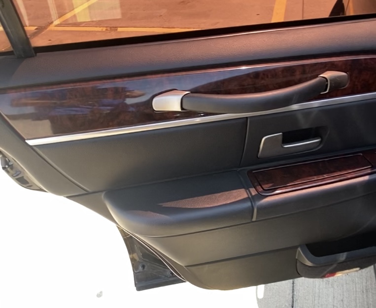Used 2011 Lincoln Town Car Signature Limited RWD image 10