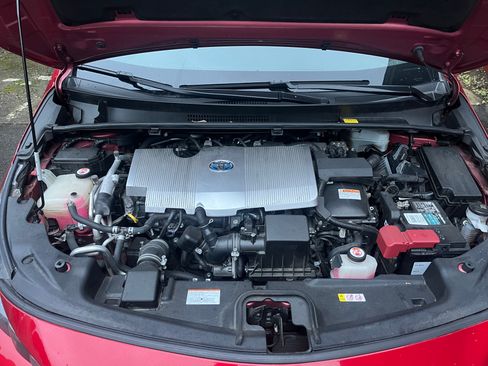 Used 2018 Toyota Prius Prime Premium image 16