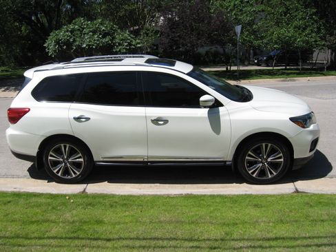 Used 2017 Nissan Pathfinder Platinum FWD image 8