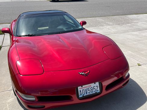 Used 2001 Chevrolet Corvette Coupe w/ Preferred Equipment Group2 RWD image 4