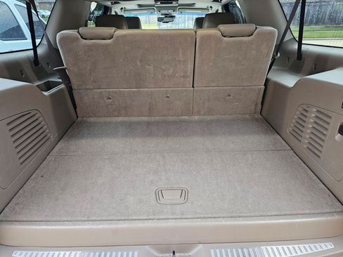 Used 2018 Chevrolet Suburban LT image 12