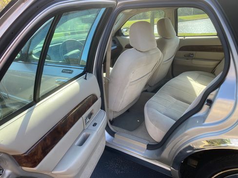 Used 2006 Mercury Grand Marquis GS RWD image 5