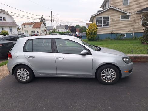 Used 2012 Volkswagen Golf 4-Door FWD image 1
