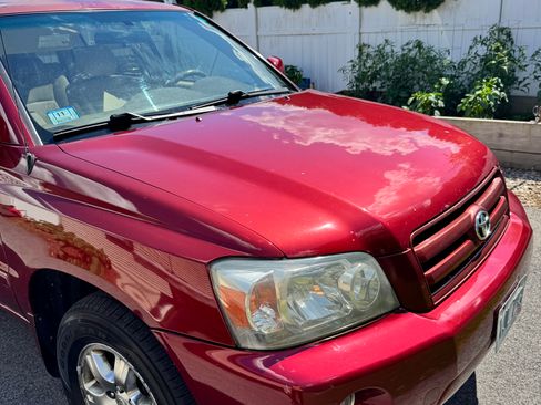 Used 2005 Toyota Highlander 2WD V6 w/ 3rd Row image 4