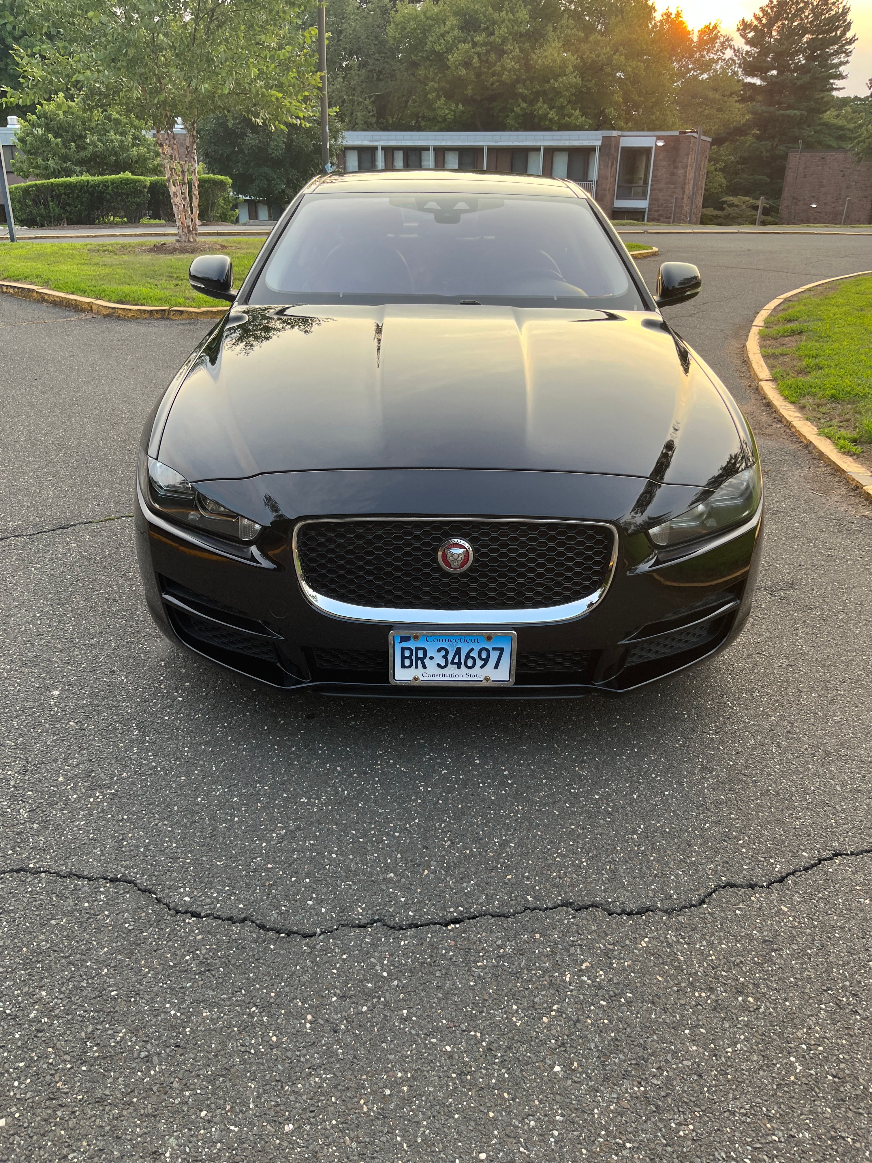 Used 2018 Jaguar XE RWD image 9
