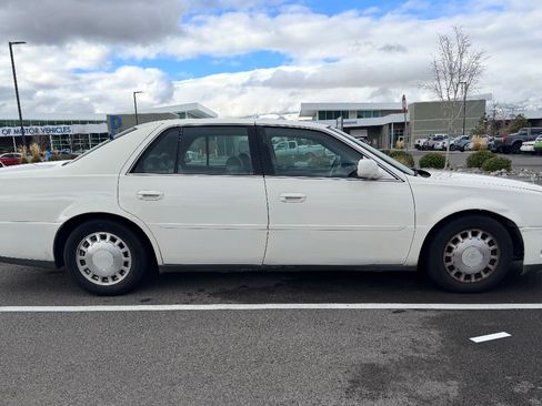 Used 2004 Cadillac De Ville Sedan image 4