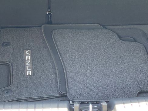 Used 2025 Hyundai Venue SEL FWD image 1