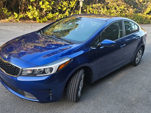 Used 2017 Kia Forte LX image 1