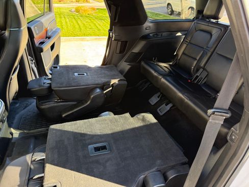 Used 2018 Lincoln Navigator Select w/ Technology Package image 15
