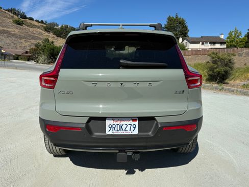 Used 2025 Volvo XC40 B5 Ultra AWD/4WD image 5