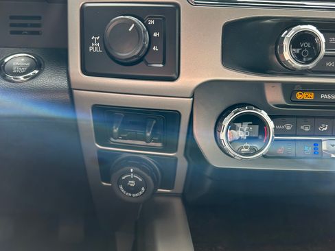 Used 2022 Ford F250 Lariat w/ Black Appearance Package image 23