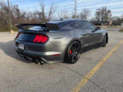 Used 2021 Ford Mustang Shelby GT500 w/ Carbon Fiber Track Pack image 9