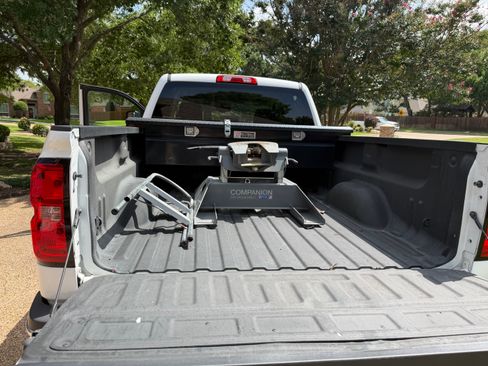 Used 2019 Chevrolet Silverado 2500 LT w/ LT Convenience Package AWD/4WD image 18