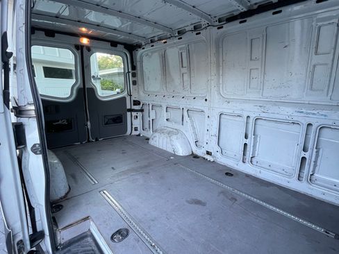 Used 2007 Dodge Sprinter 2500 image 11