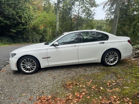 Used 2014 BMW 750i xDrive image 4