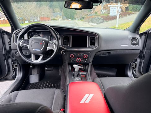 Used 2017 Dodge Charger SXT image 8