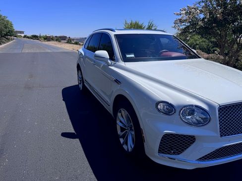 Used 2021 Bentley Bentayga image 6