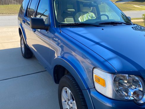 Used 2009 Ford Explorer XLT image 4