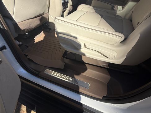 Used 2024 GMC Yukon XL Denali w/ Advanced Technology Package image 22