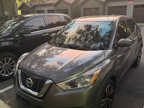 Used 2020 Nissan Kicks SV FWD image 1