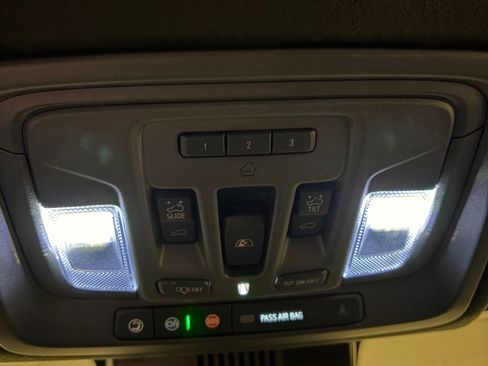 Used 2024 GMC Sierra 3500 Denali Ultimate AWD/4WD image 21