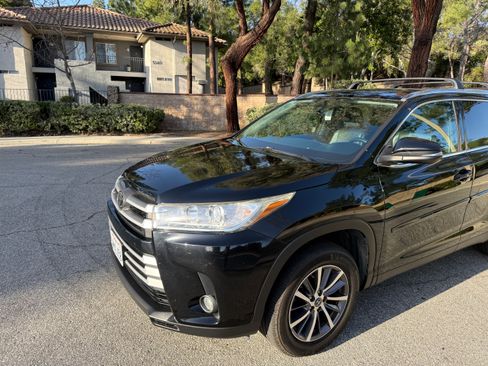 Used 2019 Toyota Highlander XLE image 17