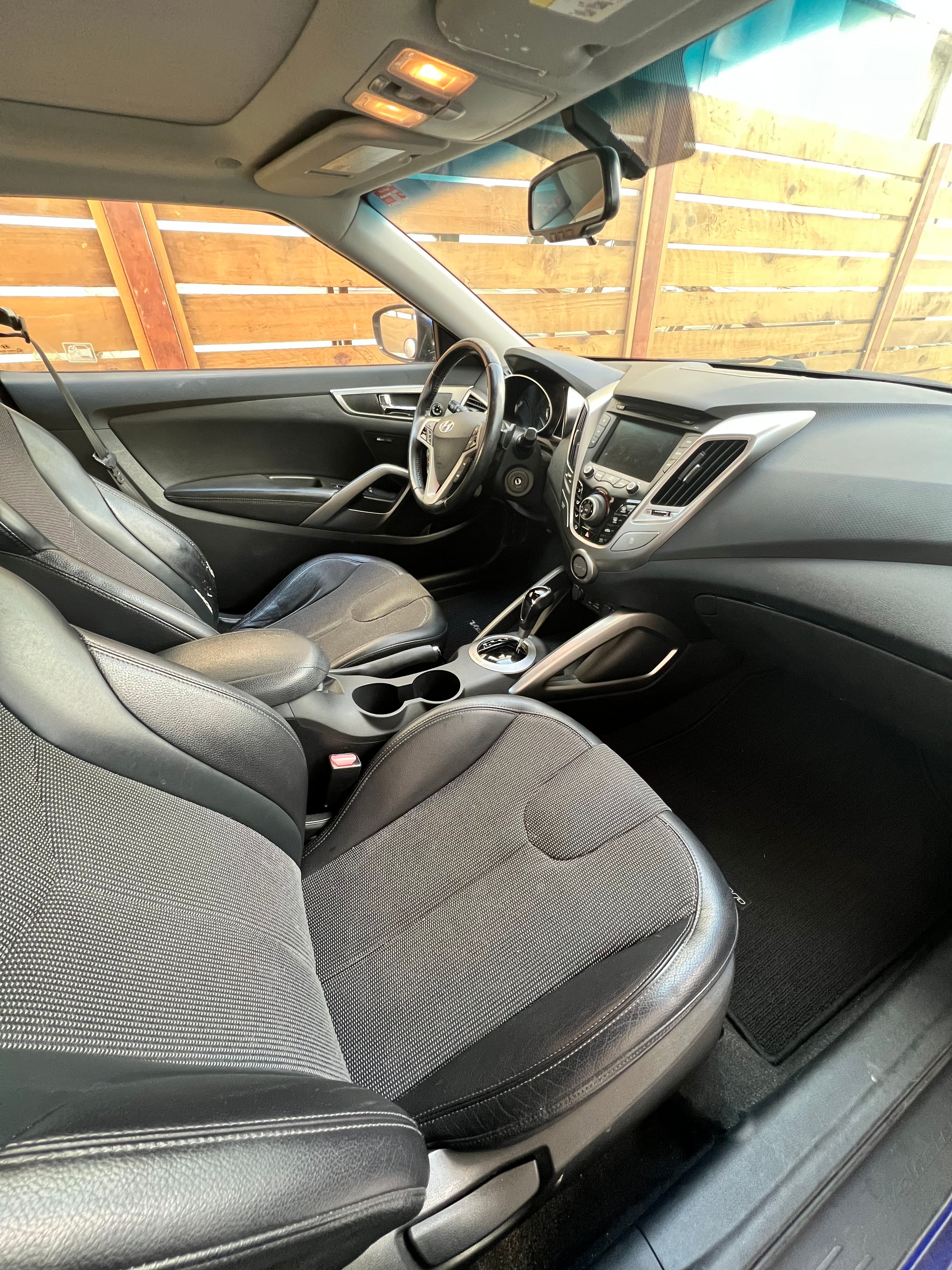Used 2012 Hyundai Veloster w/ Style Pkg FWD image 9
