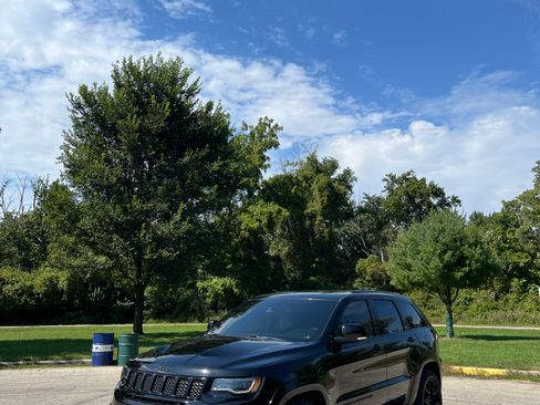 Used 2018 Jeep Grand Cherokee SRT image 5