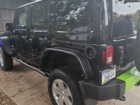 Used 2015 Jeep Wrangler Unlimited Sahara w/ Dual Top Group image 6