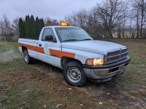 Used 1998 Dodge Ram 1500 Truck 2WD Regular Cab image 1
