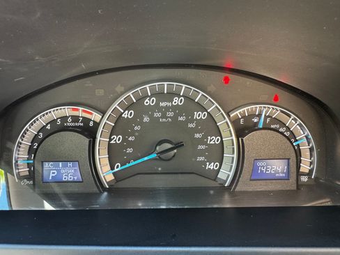 Used 2012 Toyota Camry SE FWD image 8