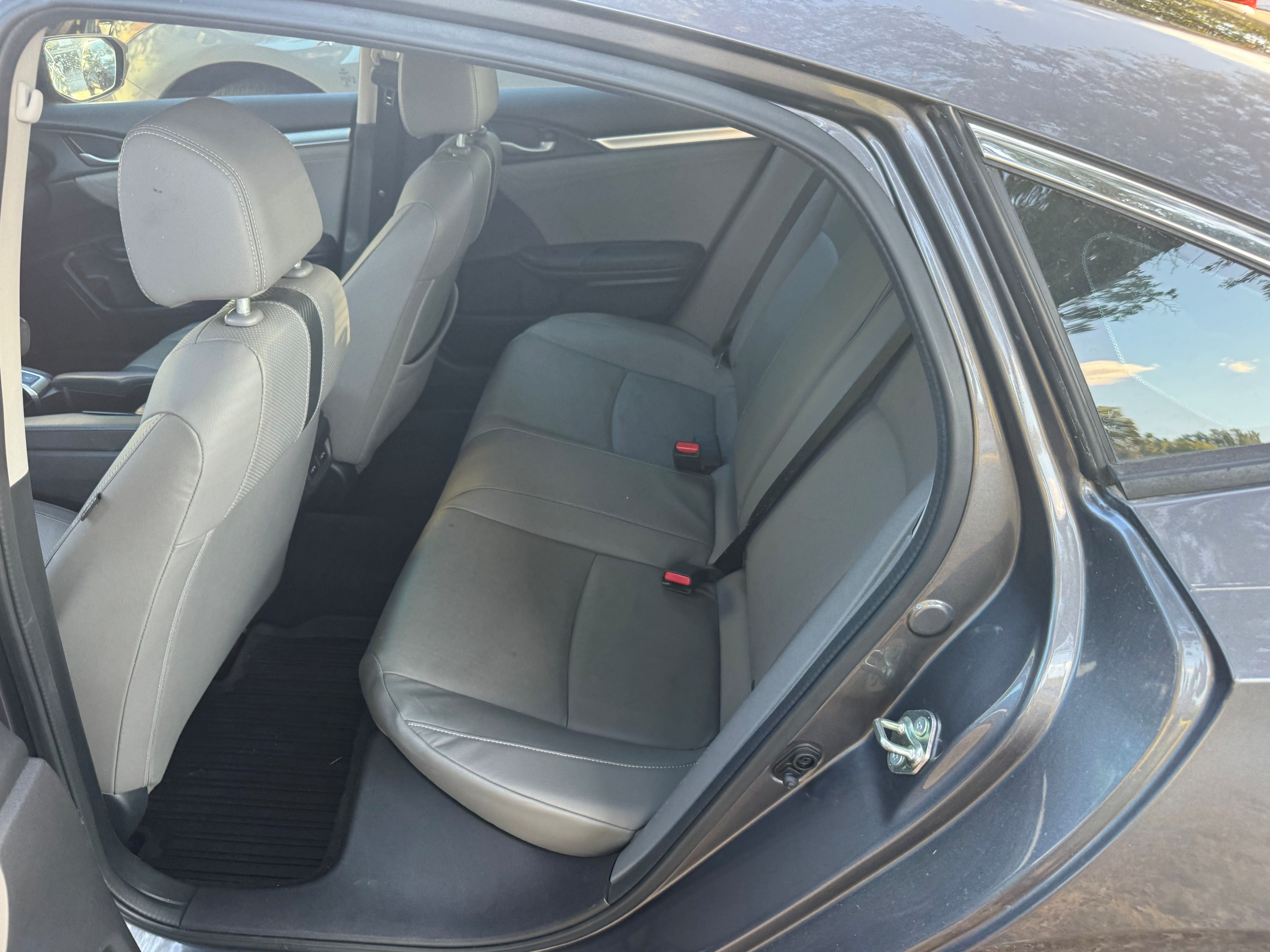 Used 2017 Honda Civic Touring image 9