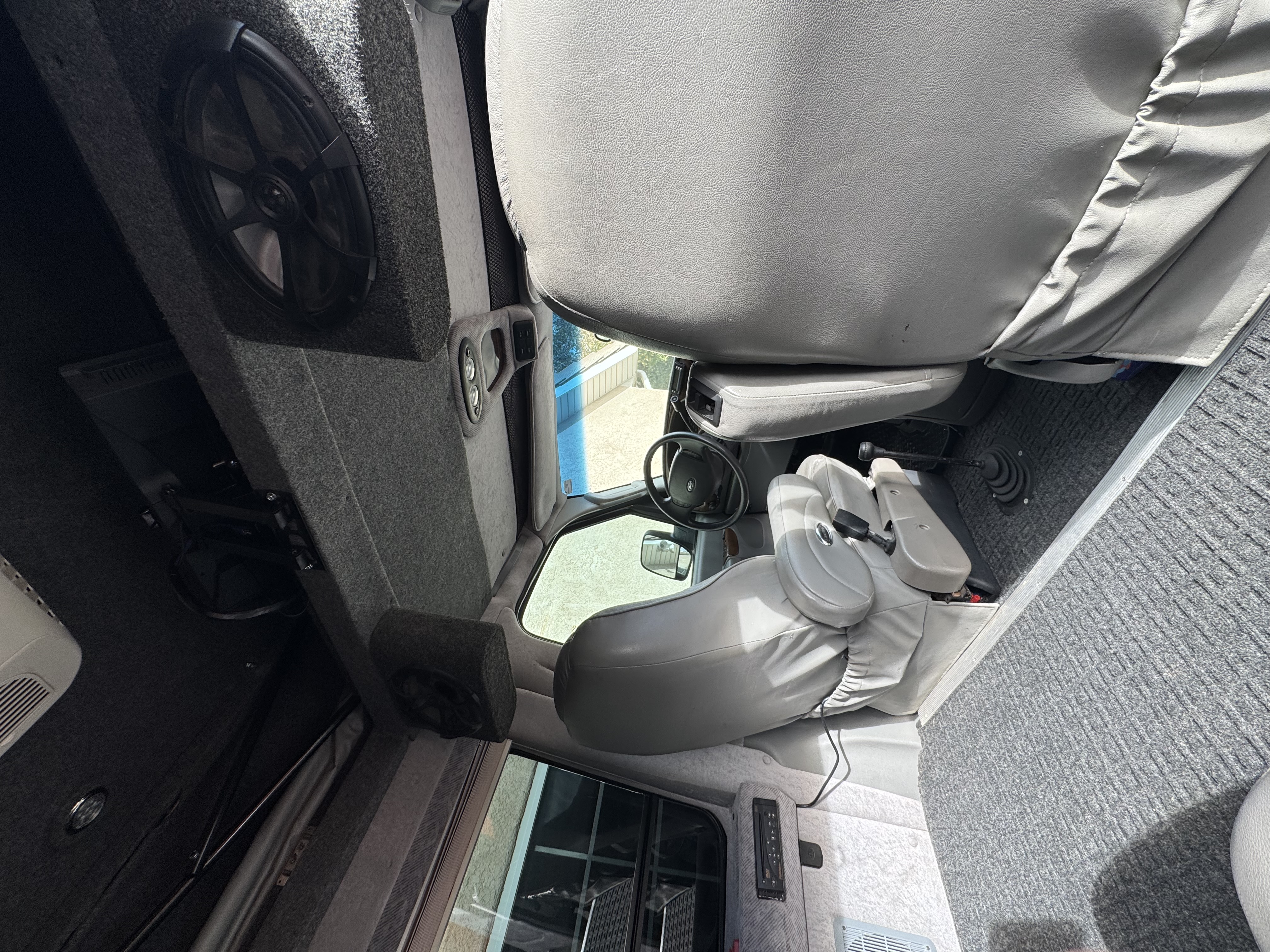 Used 2005 Ford E-350 and Econoline 350 Extended Super Duty RWD image 13