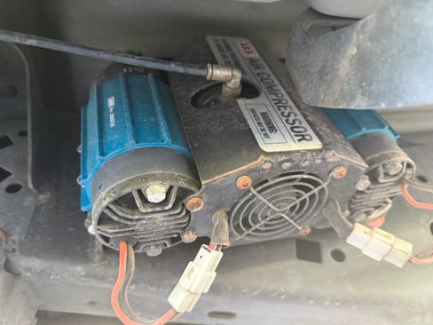 Used 2017 Ford F150 Raptor w/ Equipment Group 802A Luxury image 18