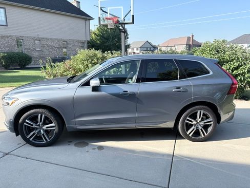 Used 2018 Volvo XC60 T5 Momentum w/ Convenience Package AWD/4WD image 5