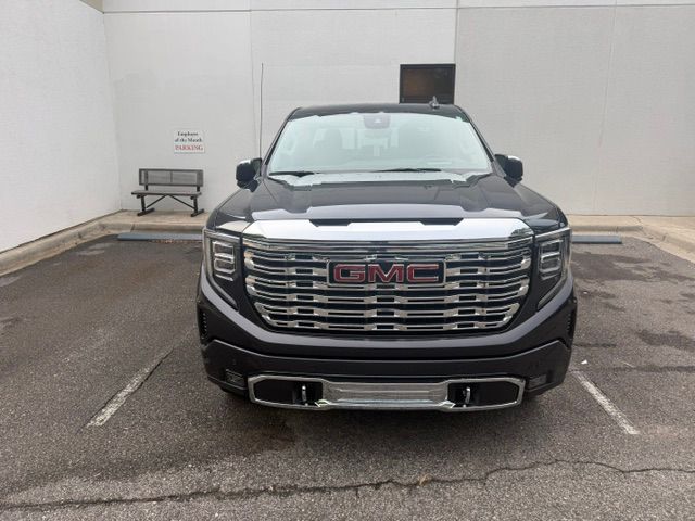 Used 2025 GMC Sierra 1500 Denali AWD/4WD image 2