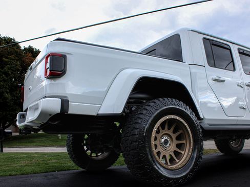 Used 2021 Jeep Gladiator Overland image 2