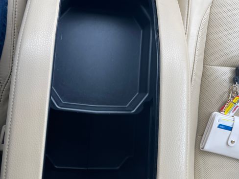 Used 2016 Toyota Highlander Limited Platinum image 31