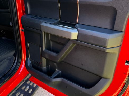 Used 2018 Ford F150 Raptor w/ Equipment Group 802A Luxury image 31