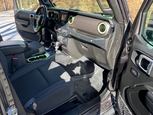 Used 2019 Jeep Wrangler Unlimited Sport S AWD/4WD image 14