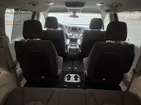 Used 2018 Chrysler Pacifica Touring Plus w/ Tire & Wheel Group image 10