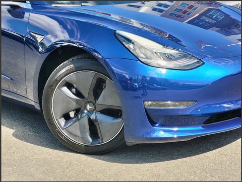 Used 2019 Tesla Model 3 Standard Range Plus image 2