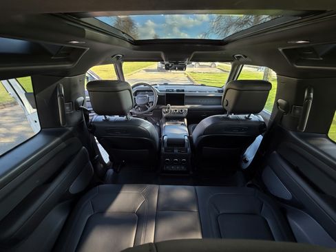 Used 2022 Land Rover Defender 90 image 26