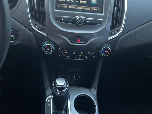 Used 2017 Chevrolet Cruze LT w/ Convenience Package image 24